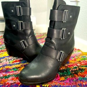 Black Sorel boots